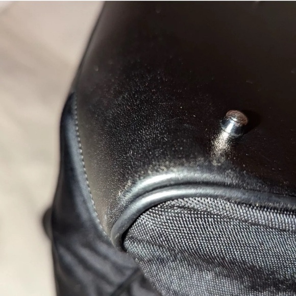 Gucci Black Tote Bag with Spacious Design and Durable Material - Picture 10 of 14